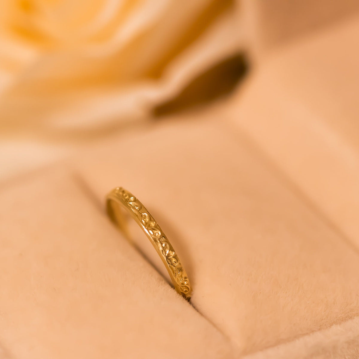 Floral Gold Ring, Delicate Wedding Band, 14k Gold Ring, Thin Floral Wedding Band, Flower Wedding Band, Women Wedding Ring, 14k Stacking Ring