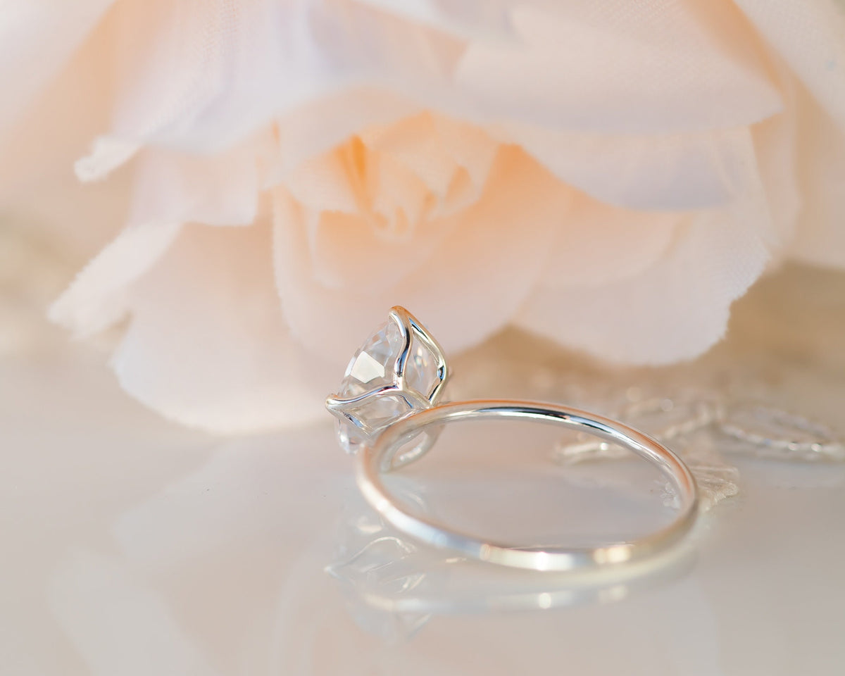 Oval Moissanite Engagement Ring, 2 Carat Moissanite Ring, Oval Engagement Ring, 2 ct Moissanite Engagement Ring, Oval Moissanite Ring