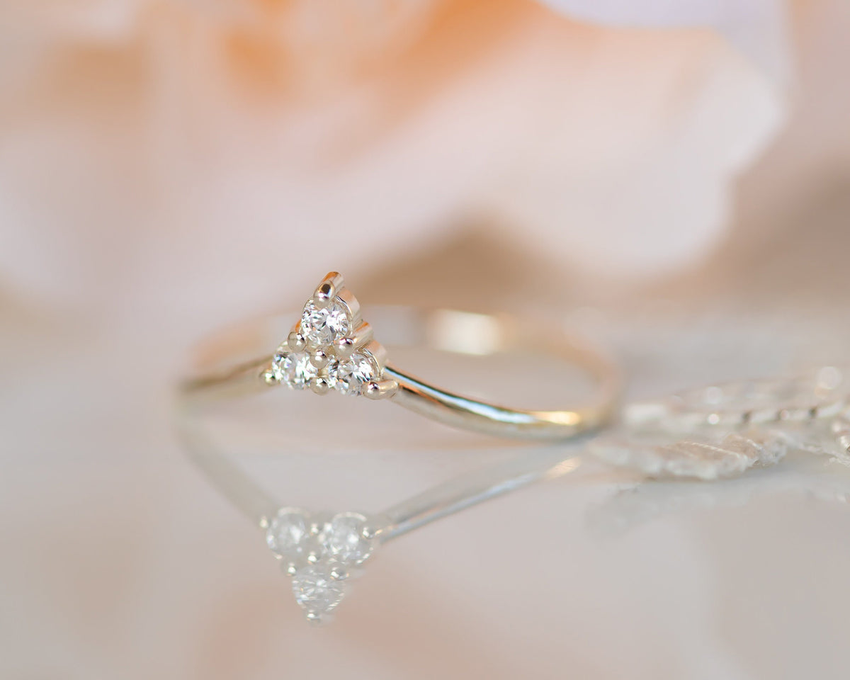 Diamond V Ring, V shape Wedding Band, Chevron Ring, Delicate Diamond Cevron Wedding Band, Cluster ring, Nesting Band, Stacking Diamond Ring