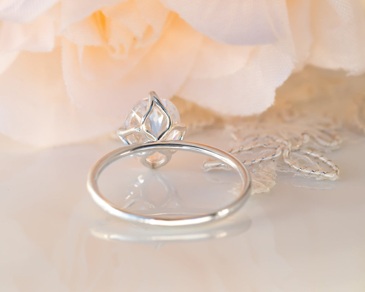 Oval Moissanite Engagement Ring, 2 Carat Moissanite Ring, Oval Engagement Ring, 2 ct Moissanite Engagement Ring, Oval Moissanite Ring