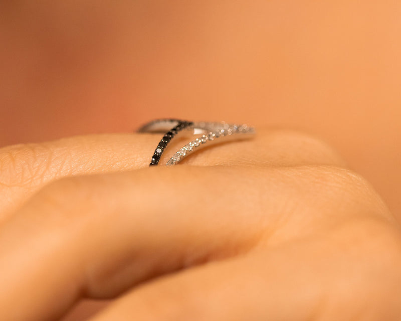 סיון לוטן תכשיטים - טבעת יהלומים שחורים - טבעת יהלומים מעוצבת - Sivan Lotan Jewelry