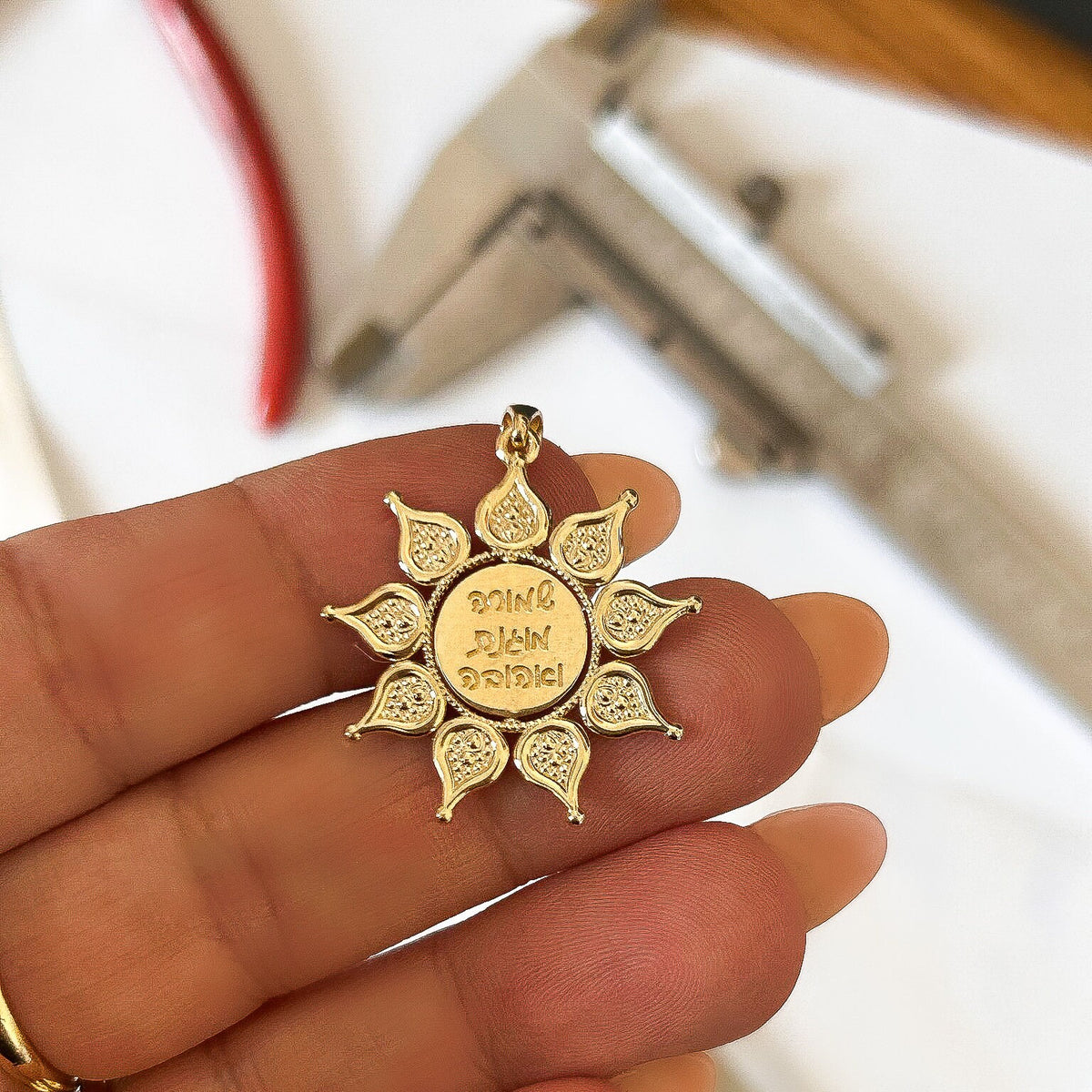 Personalized Pendant Necklace, Unique Gold Pendant Gift With Engraving