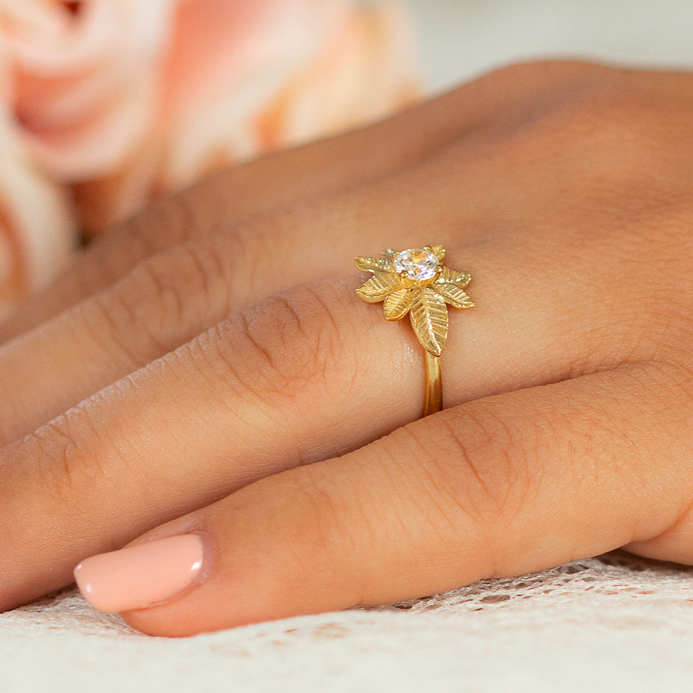 Leaf diamond ring, nature inspired diamond ring, yellow gold leaves engagement ring
