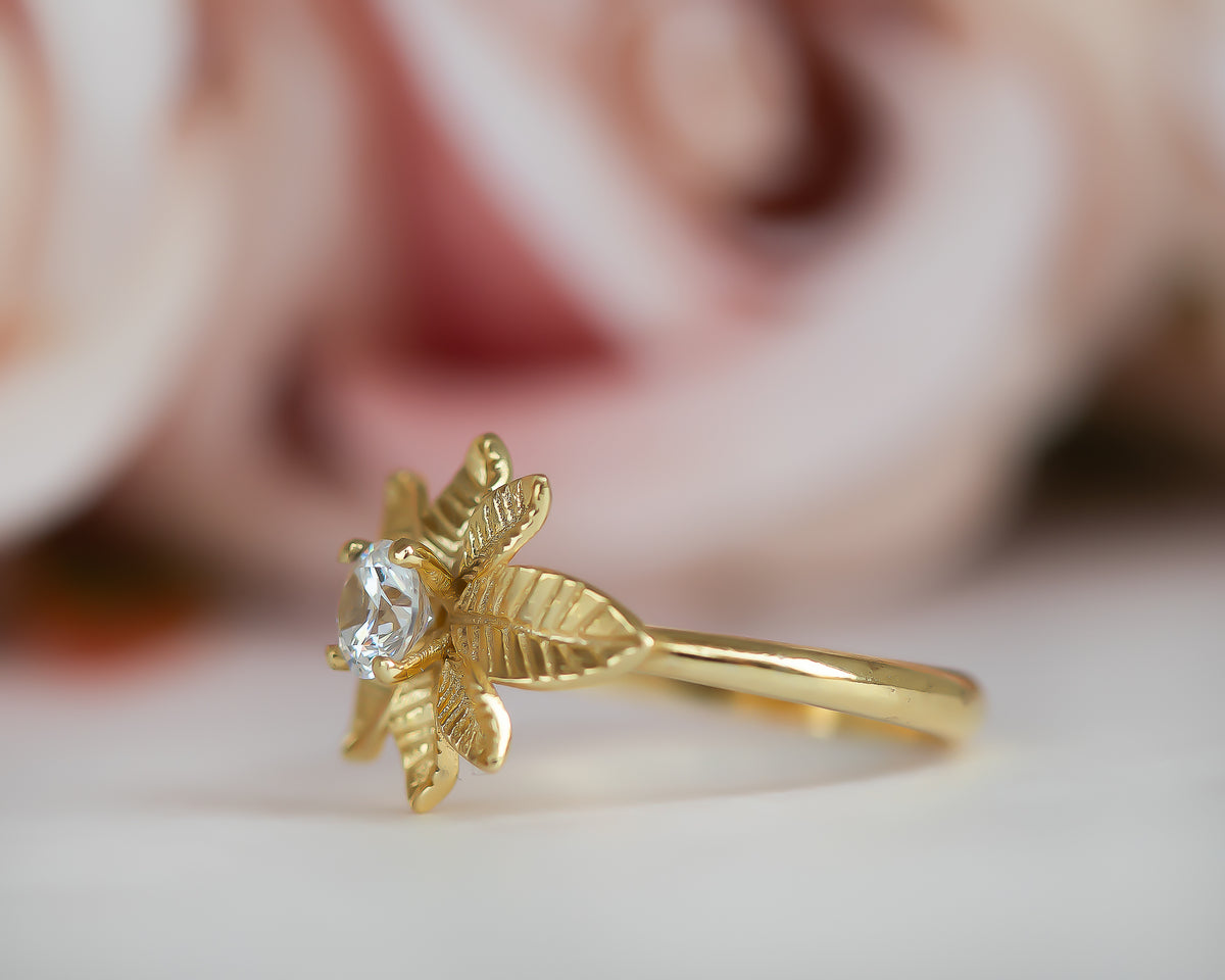 Leaf diamond ring, nature inspired diamond ring, yellow gold leaves engagement ring