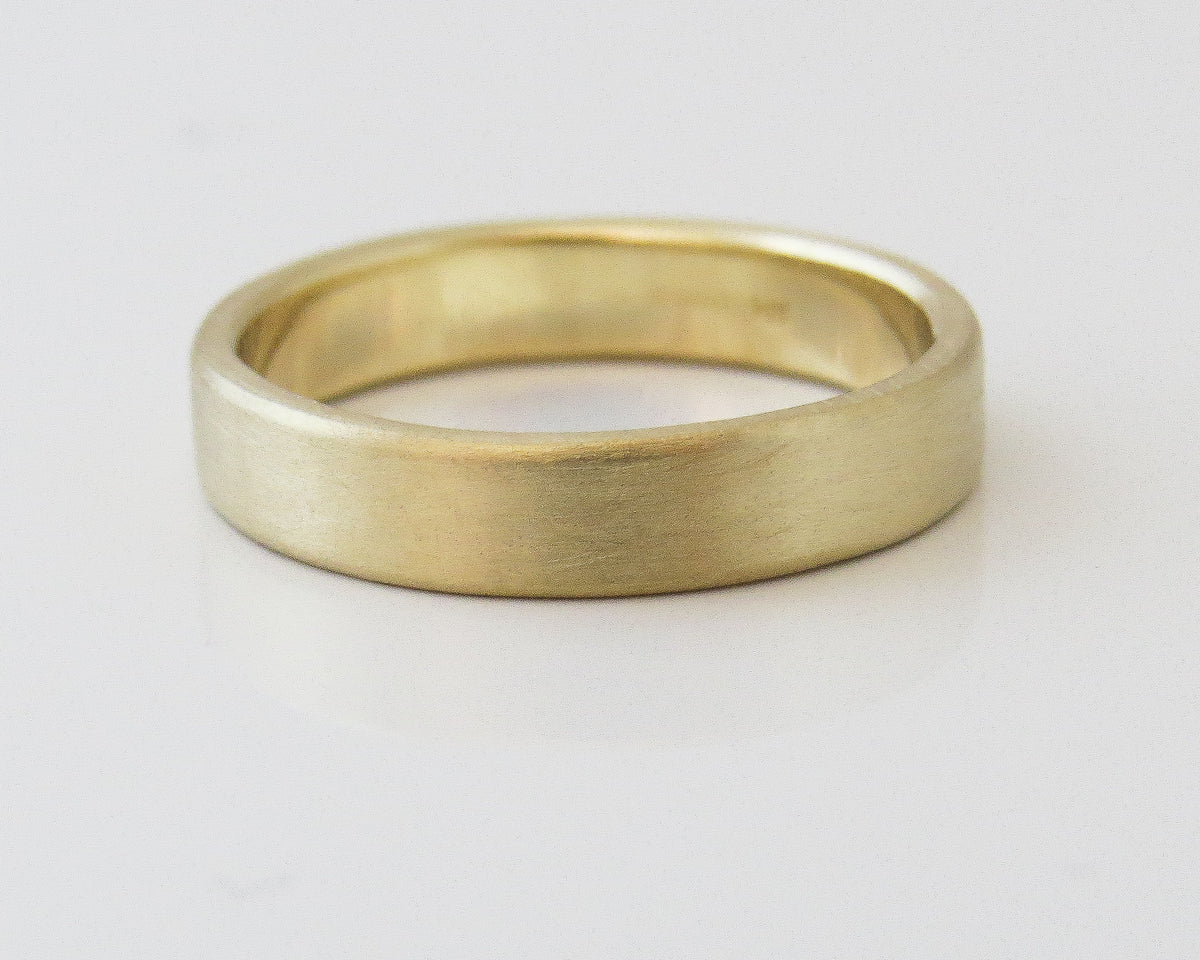 Classic men wedding band in 14k or 18k gold