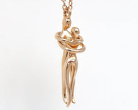 Gold Couple Pendant Necklace - Sivan Lotan Jewelry -   תליון זוג מחובק - סיון לוטן - תכשיטים בעיצוב אישי - תכשיטים מעוצבים - שרשרת זהב