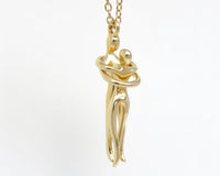 Gold Couple Pendant Necklace - Sivan Lotan Jewelry -   תליון זוג מחובק - סיון לוטן - תכשיטים בעיצוב אישי - תכשיטים מעוצבים - שרשרת זהב