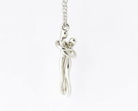 Gold Couple Pendant Necklace - Sivan Lotan Jewelry -   תליון זוג מחובק - סיון לוטן - תכשיטים בעיצוב אישי - תכשיטים מעוצבים - שרשרת זהב