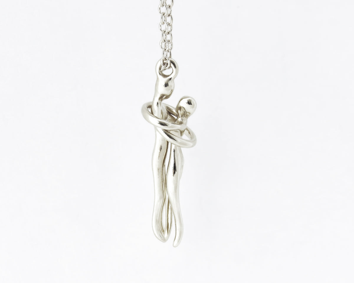 Couple Gold Pendant Necklace - Sivan Lotan Jewelry -   תליון זוג מחובק - סיון לוטן - תכשיטים בעיצוב אישי - תכשיטים מעוצבים - שרשרת זהב