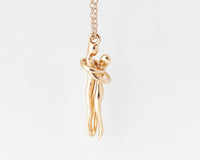 Couple Gold Pendant Necklace - Sivan Lotan Jewelry -   תליון זוג מחובק - סיון לוטן - תכשיטים בעיצוב אישי - תכשיטים מעוצבים - שרשרת זהב
