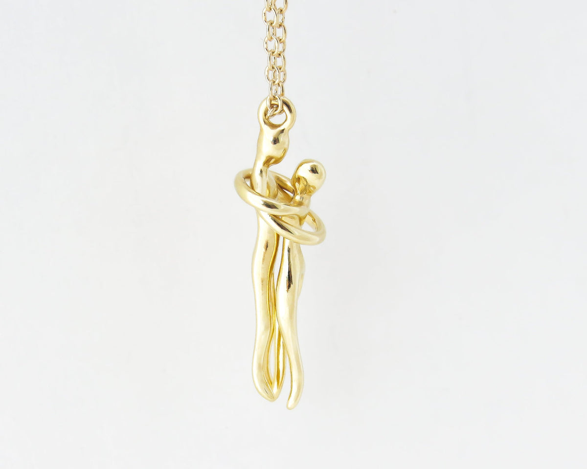 Gold Couple Pendant Necklace - Sivan Lotan Jewelry -   תליון זוג מחובק - סיון לוטן - תכשיטים בעיצוב אישי - תכשיטים מעוצבים - שרשרת זהב