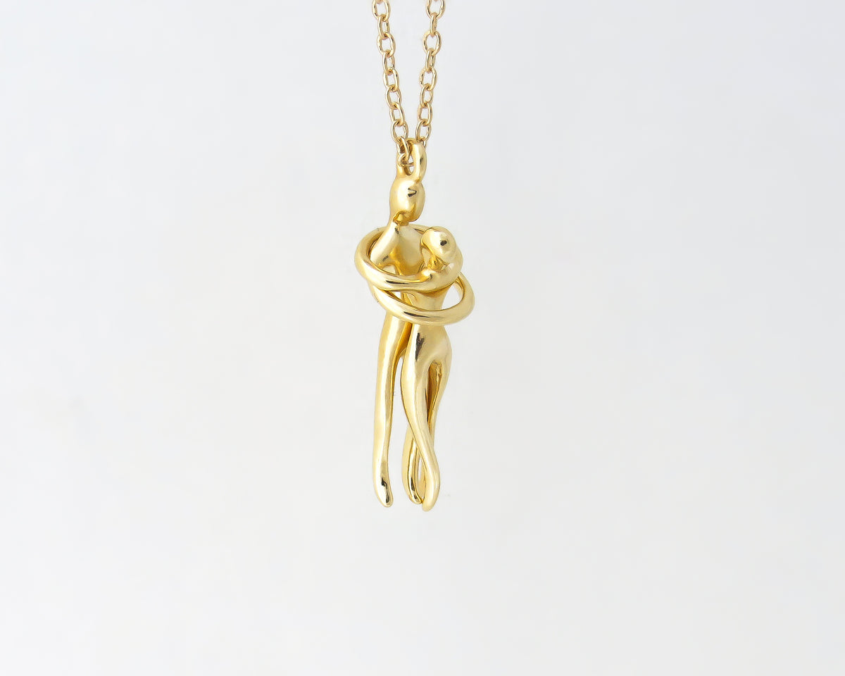 Couple Gold Pendant Necklace - Sivan Lotan Jewelry -   תליון זוג מחובק - סיון לוטן - תכשיטים בעיצוב אישי - תכשיטים מעוצבים - שרשרת זהב