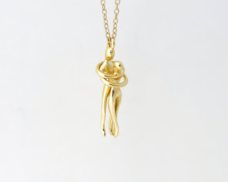 Couple Gold Pendant Necklace - Sivan Lotan Jewelry -   תליון זוג מחובק - סיון לוטן - תכשיטים בעיצוב אישי - תכשיטים מעוצבים - שרשרת זהב